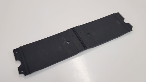 Plaque pliable avec rivets